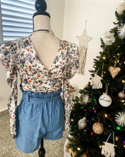 Load image into Gallery viewer, Wrap Floral Print Crop Top
