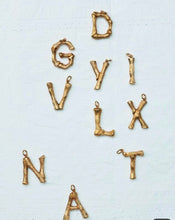 Cargar imagen en el visor de la galería, Oversize Alphabet Necklace

